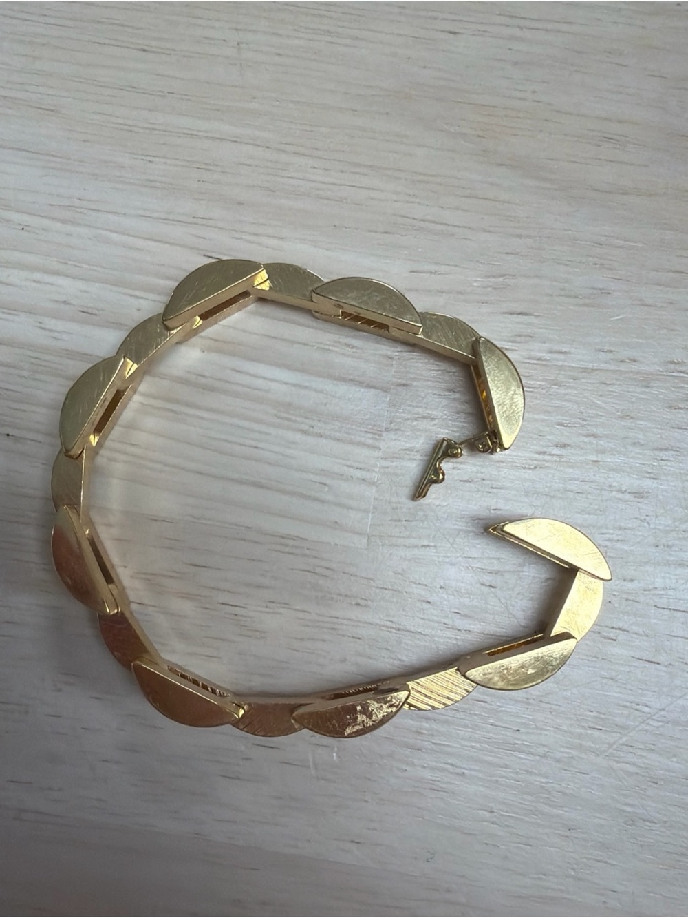 Classic Chunky  Gold Tone  Rectangle Link Bracket Hidden Clasp Hefty Weight - Picture 6 of 7